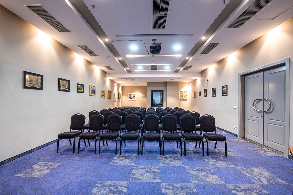 Medium Size Conference Room